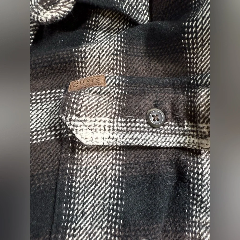Orvis Navy and White plaid Men's flannel size XL